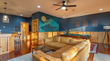 House | 12 bedrooms, high-speed internet