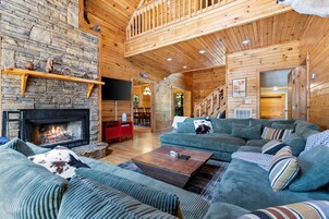 House | 6 bedrooms, high-speed internet