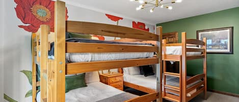 House | 6 bedrooms, high-speed internet