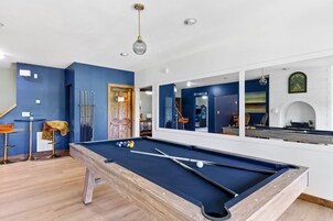 House | 6 bedrooms, high-speed internet