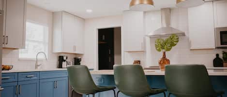 House | 5 bedrooms, high-speed internet