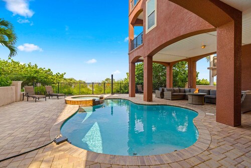 Beachfront Villa Heated Pool Spa Pool Table
