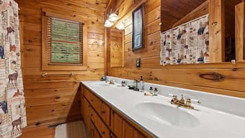 House | 3 bedrooms, high-speed internet