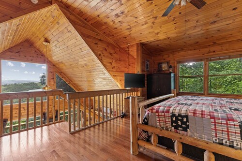 Mountain Views-hot Tub-games-pool Foosball