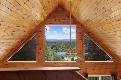 Mountain Views-hot Tub-games-pool Foosball