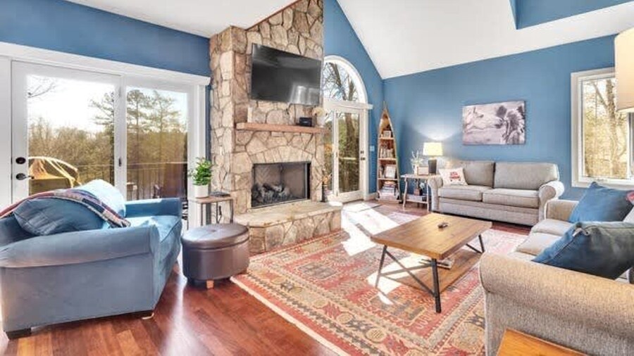 Lakefront Dock Hot tub Firepit Dog Friendly