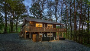 House - 5 Min to Hatley Pointe Apr s Ski Hottub Firepit (Mars Hill)