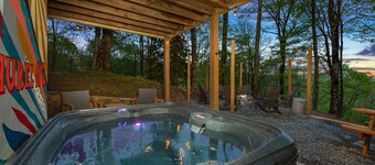 5 Min to Hatley Pointe Apr s Ski Hottub Firepit