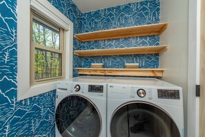 House | 4 bedrooms, Internet - 5 Min to Hatley Pointe Apr s Ski Hottub Firepit (Mars Hill)