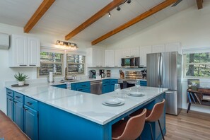 House | 4 bedrooms, Internet - 5 Min to Hatley Pointe Apr s Ski Hottub Firepit (Mars Hill)