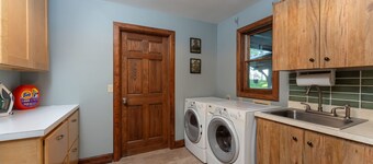 Epic Home Sleeps 20-basketball Court-hot Tub-sauna
