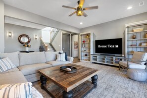 House | 4 bedrooms, high-speed internet - Lakefront Getaway Dock Fire Pit Kayak Games (Seneca)