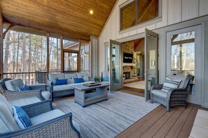 House | 4 bedrooms, high-speed internet - Lakefront Getaway Dock Fire Pit Kayak Games (Seneca)