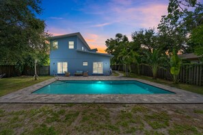 A two-story house with a swimming pool in the backyard. - Sleeps 8 Private Pool Dog Friendly Balcony (Sarasota)