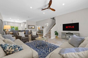 A modern living room with a sofa, coffee table, and a TV displaying 'NETFLIX'. - Sleeps 8 Private Pool Dog Friendly Balcony (Sarasota)