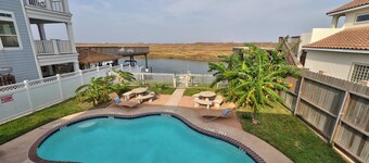 Waterfront Condo 1 Block to Beach Pool Access