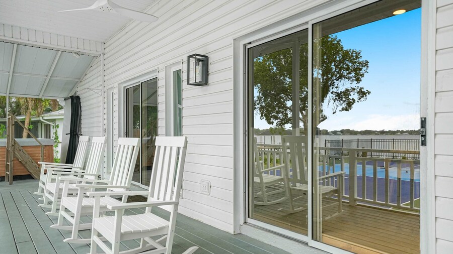 Luxe Lakefront w Pool Pickleball Private Dock