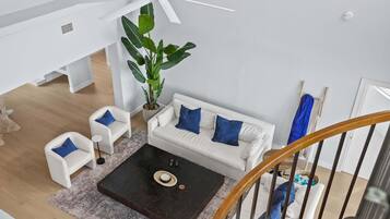 House | 6 bedrooms, high-speed internet