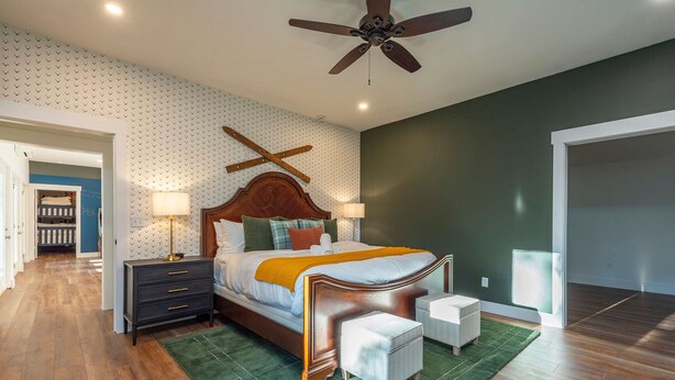 House - Min to Hatley Pointe Slps 14 Hot Tub Game Room (Mars Hill)