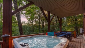 House - Min to Hatley Pointe Slps 14 Hot Tub Game Room (Mars Hill)