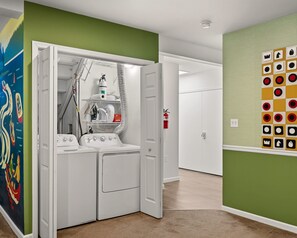 House | 4 bedrooms, high-speed internet - Sleeps 10 Sauna Hot Tub Arcade Firepit (Pocono Lake)