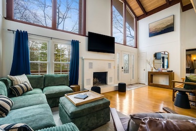 Cozy Retreat - Sauna Hot Tub Pool Pass Game Room