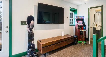 Cozy Retreat - Sauna Hot Tub Pool Pass Game Room