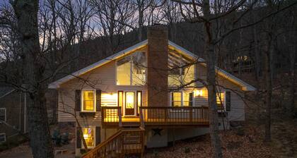 Cozy Retreat - Sauna Hot Tub Pool Pass Game Room