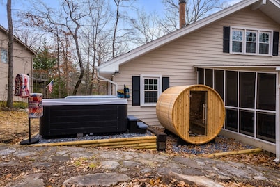 Cozy Retreat - Sauna Hot Tub Pool Pass Game Room