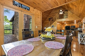 House | 3 bedrooms, high-speed internet - Stunning Views Hot Tub Games Fireplace Dogfriendly (Morganton)
