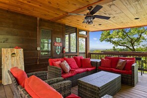 House | 3 bedrooms, high-speed internet - Stunning Views Hot Tub Games Fireplace Dogfriendly (Morganton)