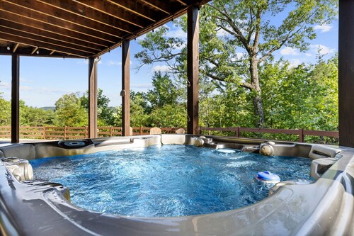 Mountain Views Hot Tub Pool Table Firepit Games