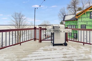 House | 3 bedrooms, Internet - Lakefront Mtn Views Hot Tub Game Room More (Gilford)