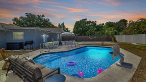 House - Sand Volleyball Pool Hot Tub 4BR Seminole FL (Seminole)