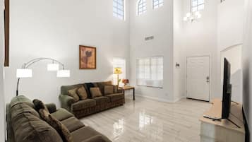 House | 5 bedrooms, high-speed internet
