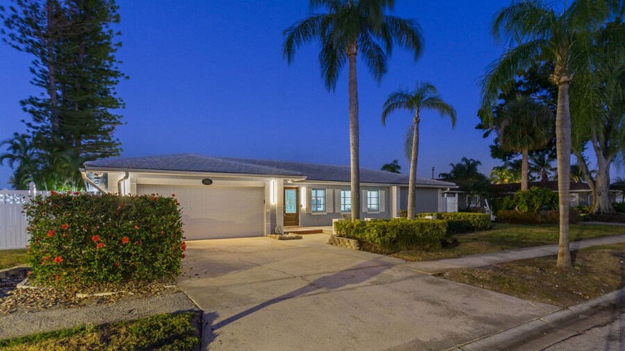 Sleeps 8 Tiki Bar Pool Hot Tub Fire Pit