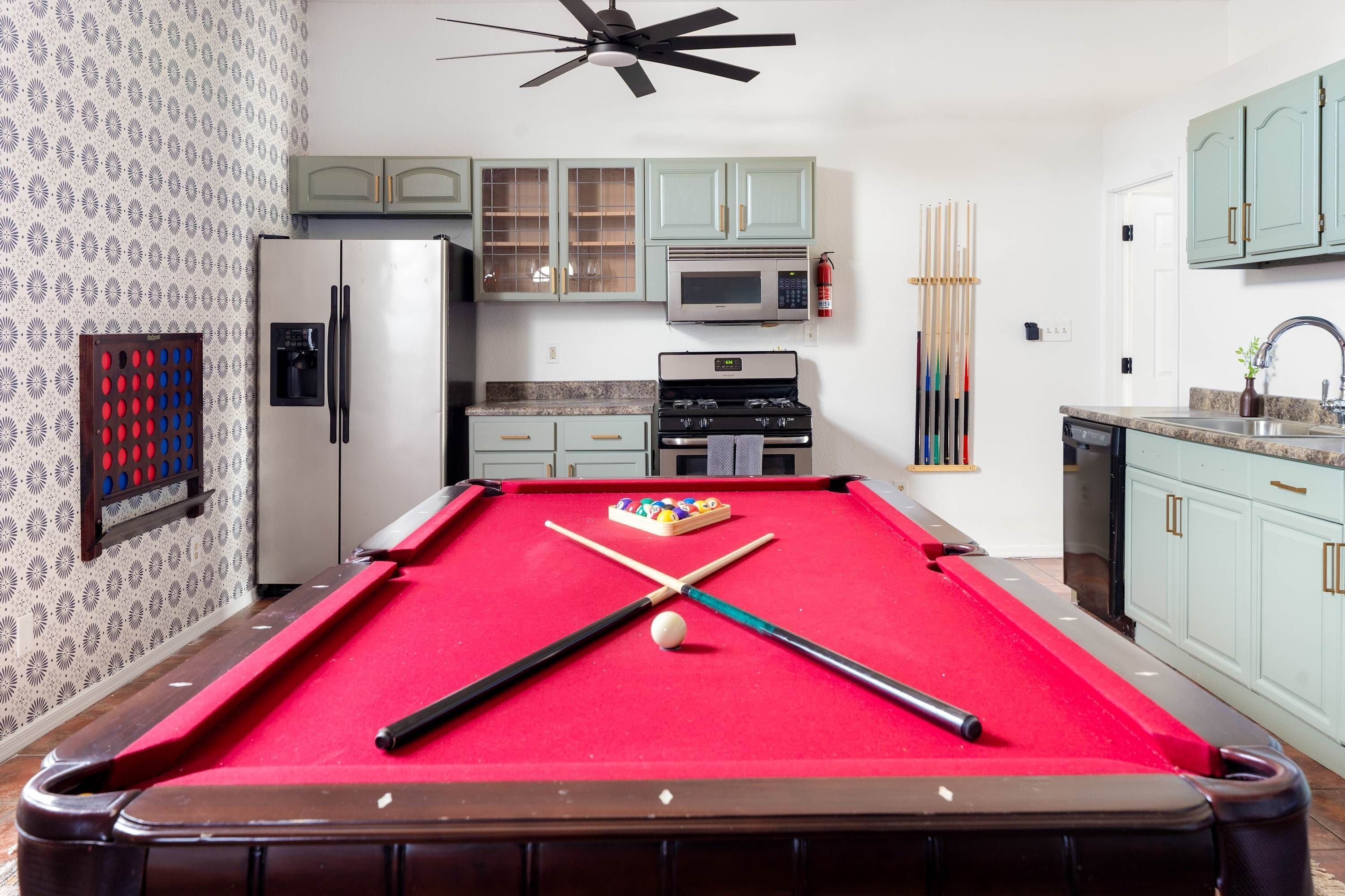 House | 8 bedrooms, high-speed internet