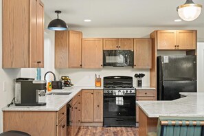 House | 5 bedrooms, Internet - 5 Br Sleeps 14 Hot Tub-sauna-movie Theatre-arcade (Albrightsville)