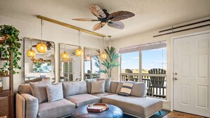 Room - Scoop Deck Dock Pool Balcony Views (Corpus Christi)