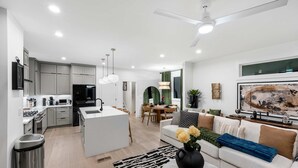 House - Downtown Raleigh Rooftop Retreat - Skyline Views (Raleigh)