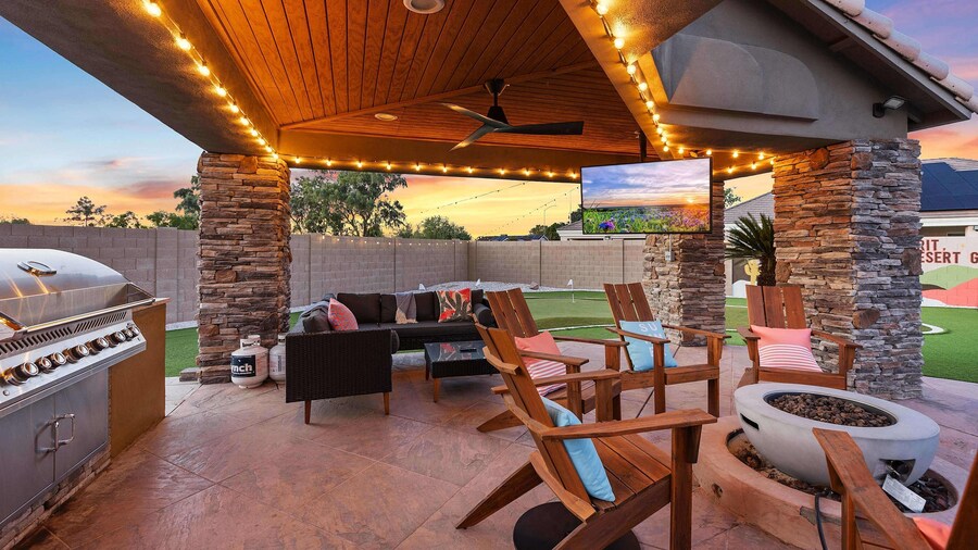 Luxury 6BR Retreat - Pool BBQ Theater and Games