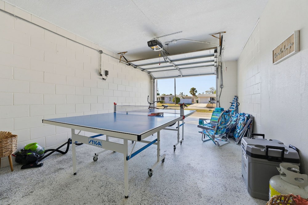 Poolside Retreat Sleeps 8 Putt Putt Hot Tub - Bayshore Gardens, FL