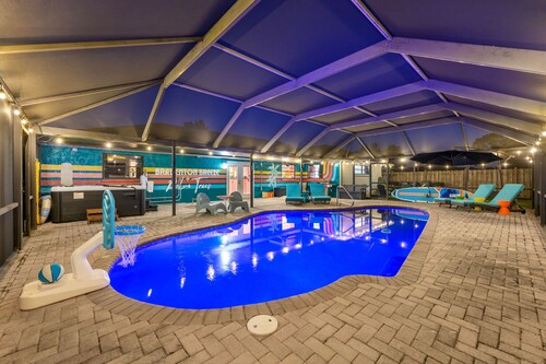 Sleeps 14 Sport Court Tiki Bar Heated Pool