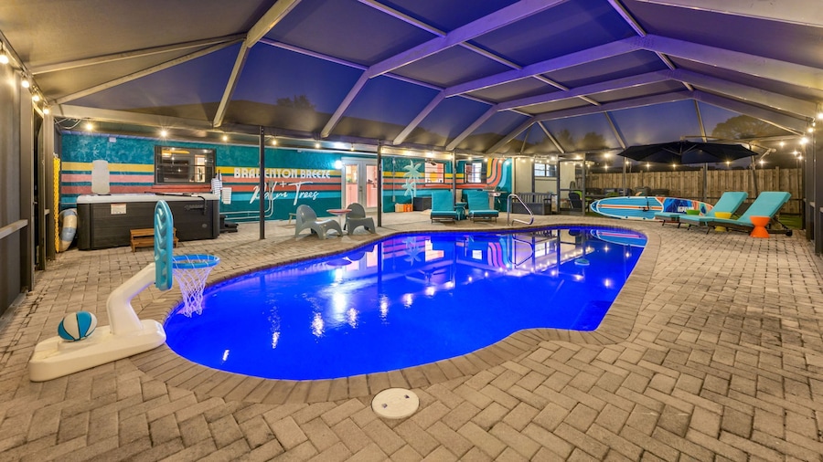 Sleeps 14 Sport Court Tiki Bar Heated Pool