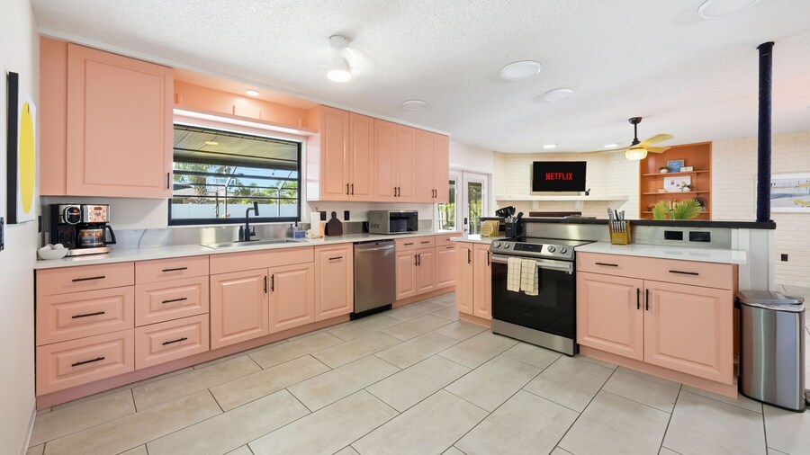 Sleeps 14 Sport Court Tiki Bar Heated Pool