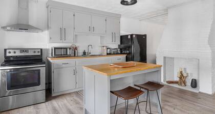 Private Retreat Buyout Sleeps 16 Spa 4 Units