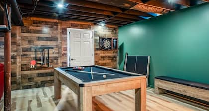 Epic Poconos Pad Pool Hot Tub Gym Golf Sim