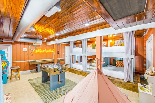 Private Resort 4 Baths Near Pearl