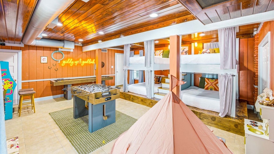 Private Resort 4 Baths Near Pearl