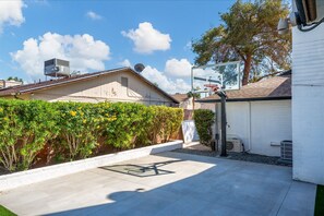 House - The Retro Pool Hot Tub Basketball Games (Mesa)